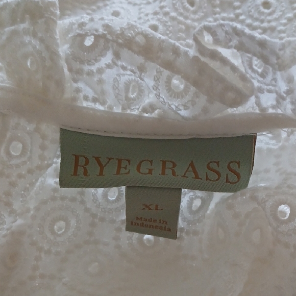 Ryegrass Women's White Eyelet Ruffle sleeve top XL - Picture 11 of 12